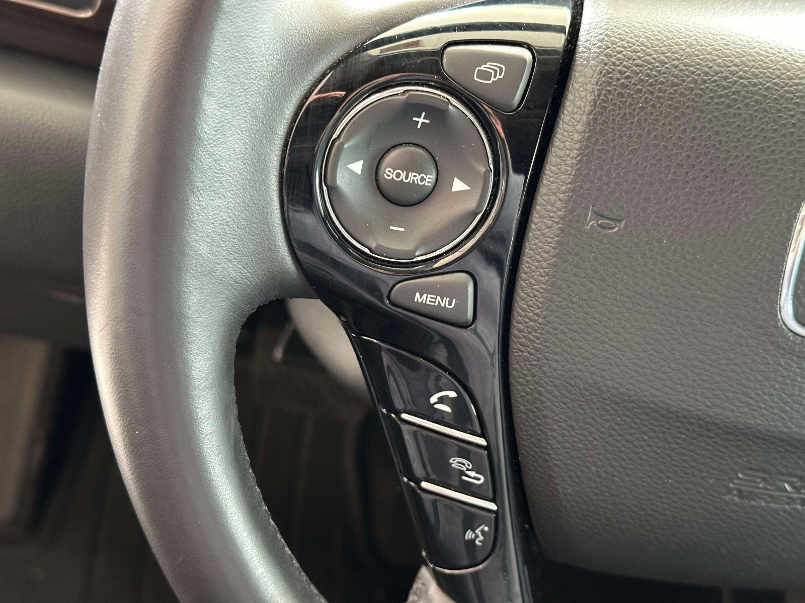 Used 2017 Honda Accord Touring image 21