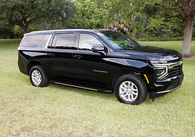 Used 2025 Chevrolet Suburban LS RWD image 4
