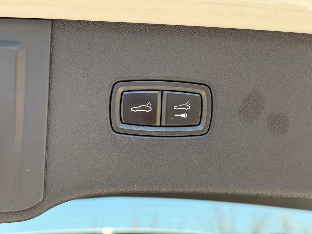 Used 2024 Porsche Cayenne S AWD/4WD image 6
