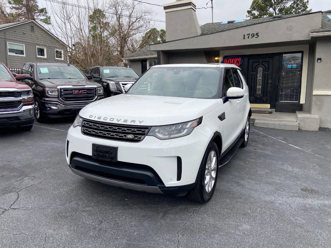 Used 2019 Land Rover Discovery SE AWD/4WD image 2