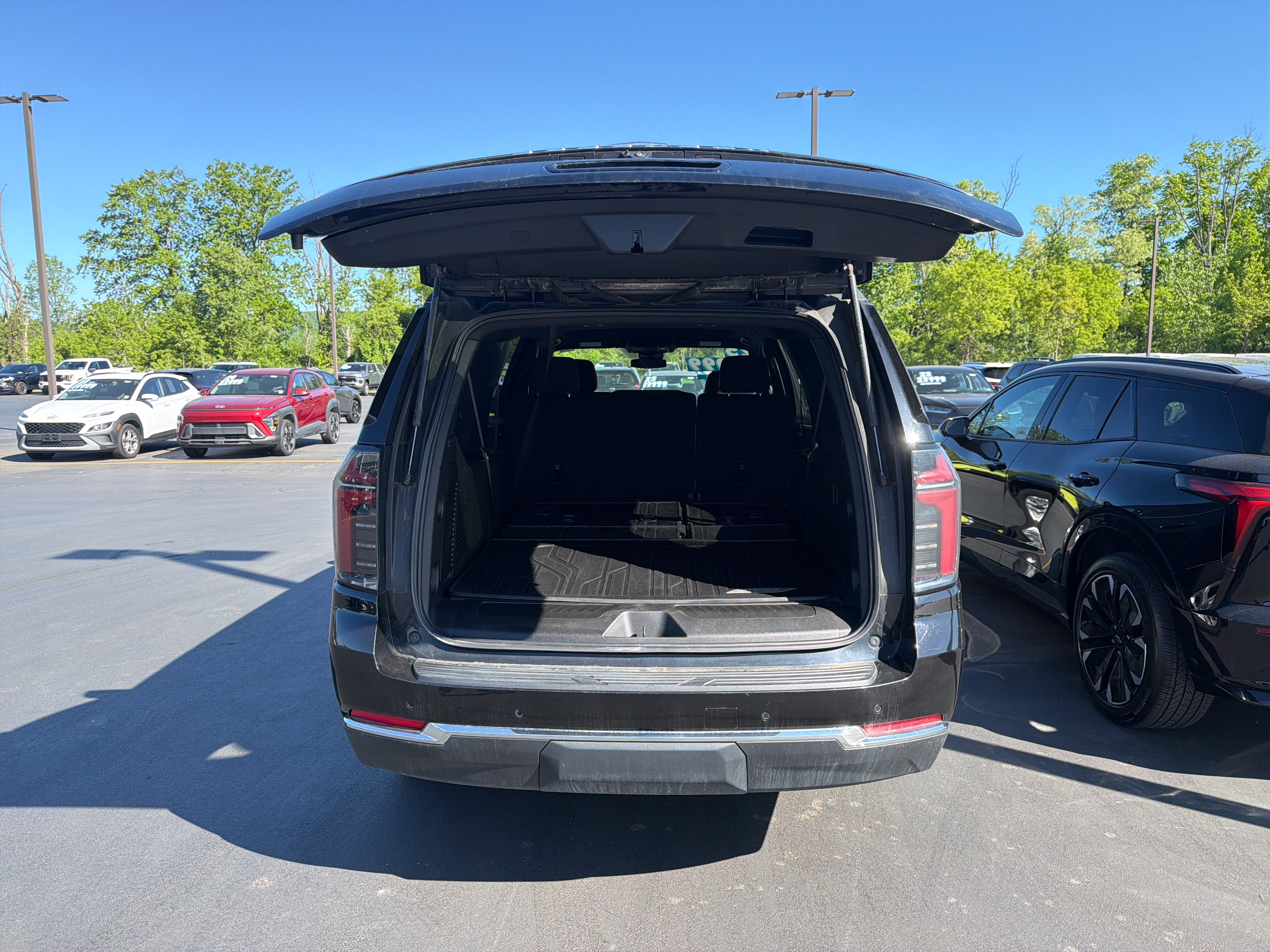 Used 2025 Chevrolet Suburban LS AWD/4WD image 12