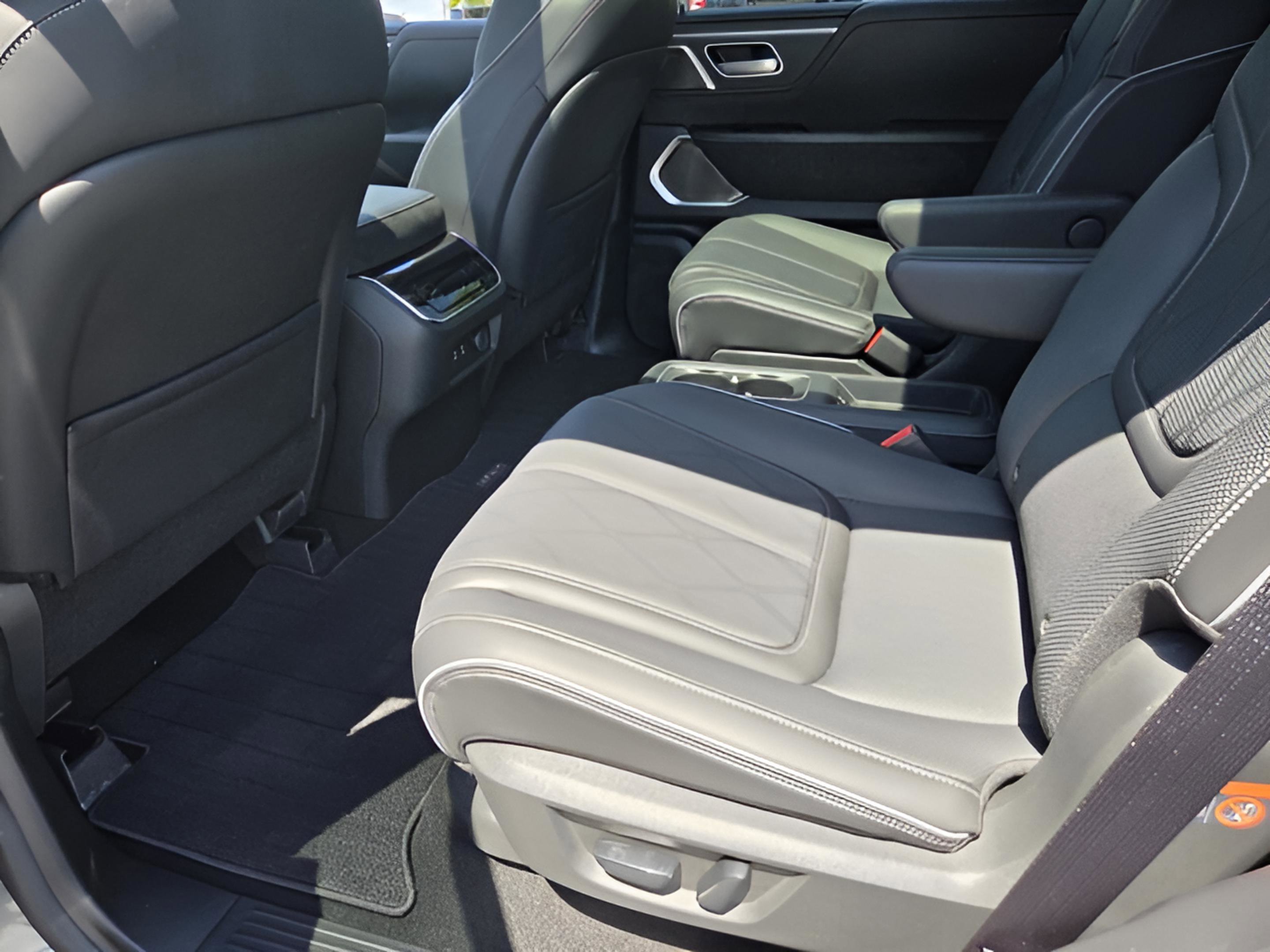 Used 2025 INFINITI QX80 Sensory AWD/4WD image 10