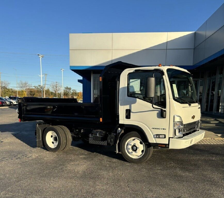 New 2024 Chevrolet Low Cab Forward image 4