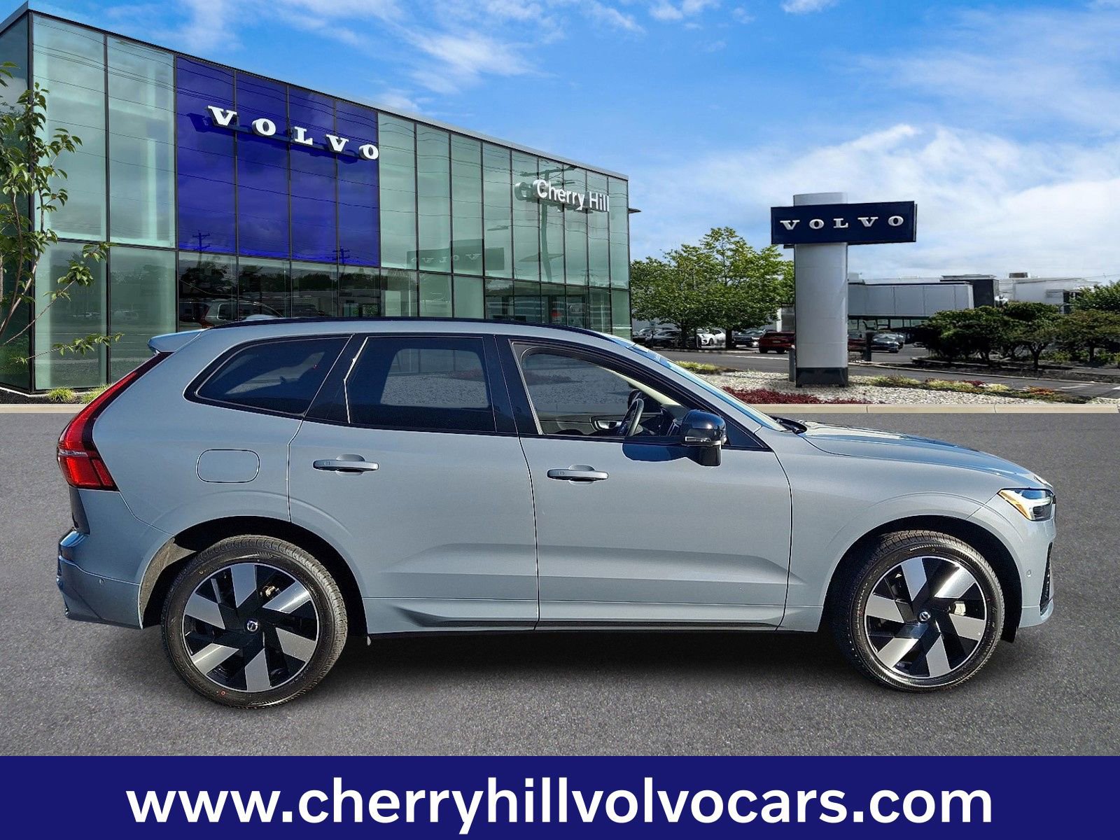 Certified 2024 Volvo XC60 T8 Plus w/ Protection Package Premier image 7