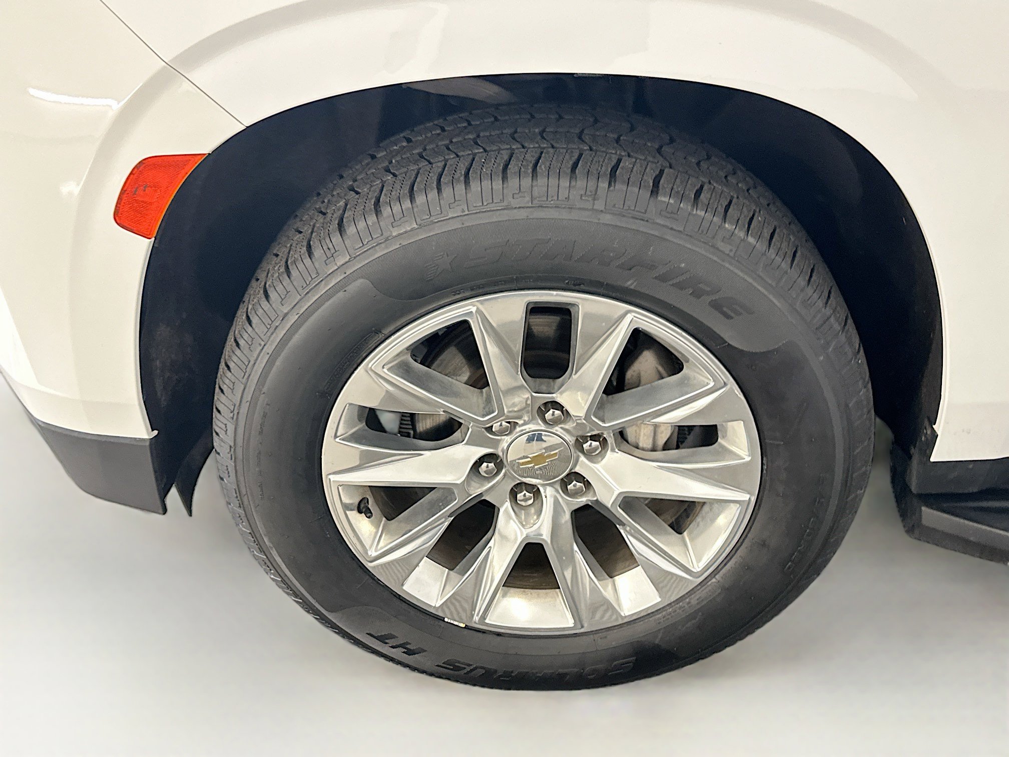 Used 2023 Chevrolet Suburban Premier image 11