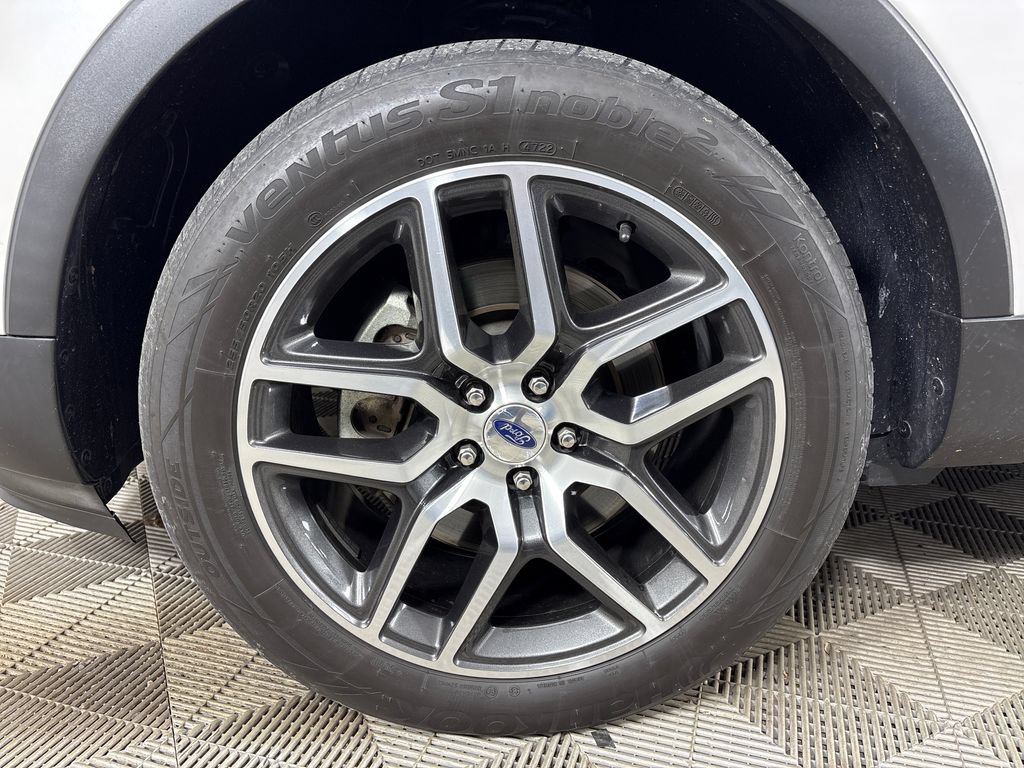 Used 2018 Ford Explorer Sport w/ Ford Safe & Smart Package AWD/4WD image 12