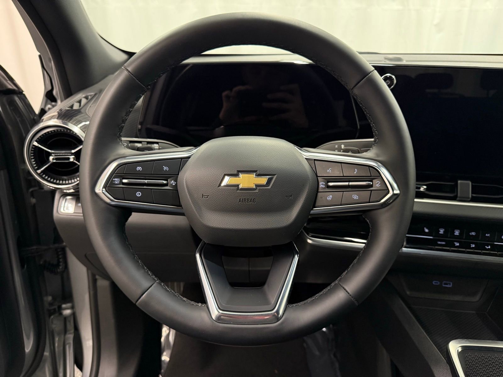 Used 2026 Chevrolet Equinox LT image 12