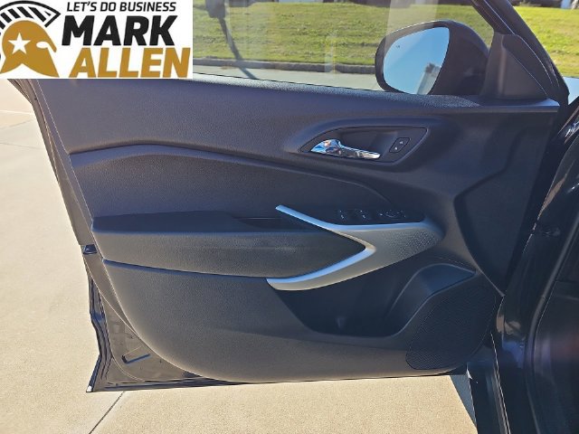 Used 2025 Chevrolet Trax RS w/ Sunroof Package FWD image 22