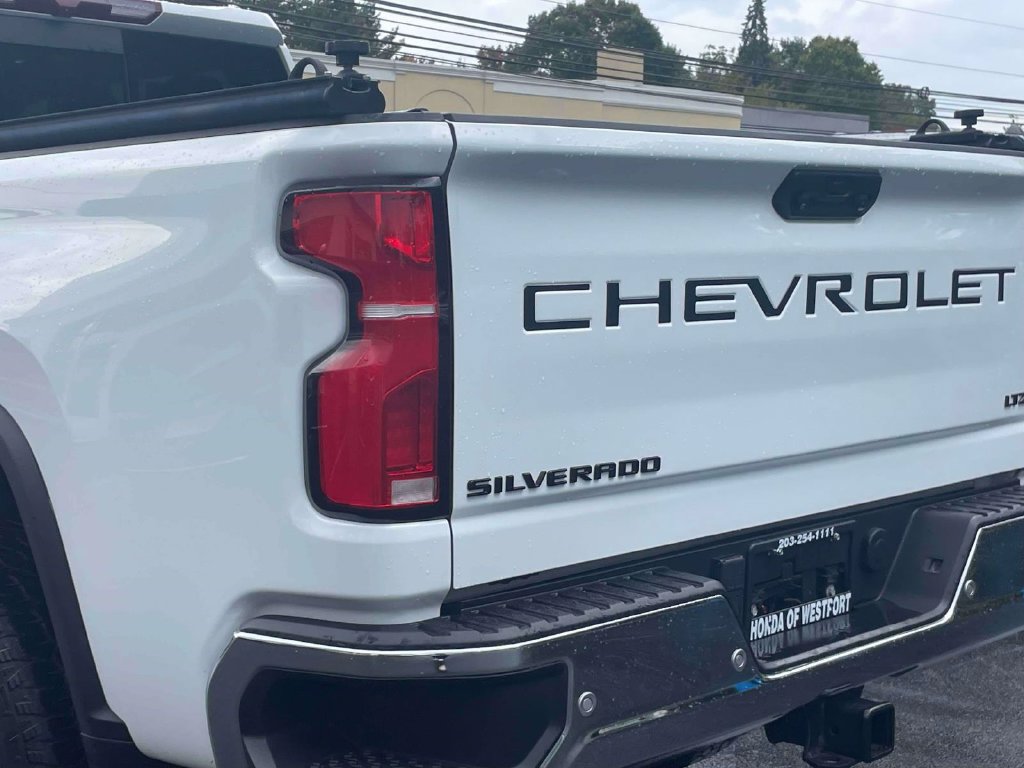 Used 2024 Chevrolet Silverado 3500 LTZ w/ LTZ Convenience Package AWD/4WD image 9