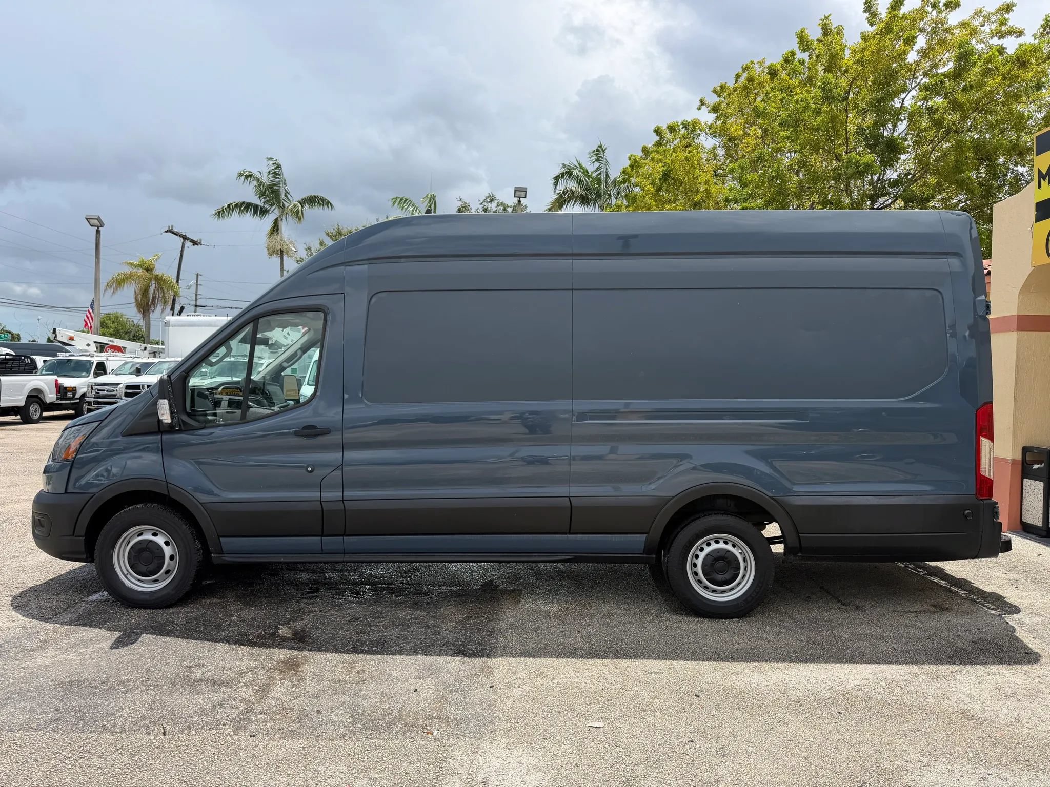 Used 2020 Ford Transit 250 148 High Roof Extended RWD image 2