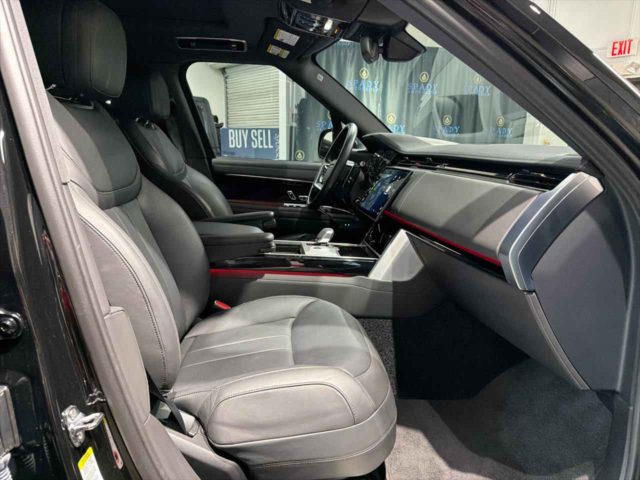 Used 2024 Land Rover Range Rover SE image 32