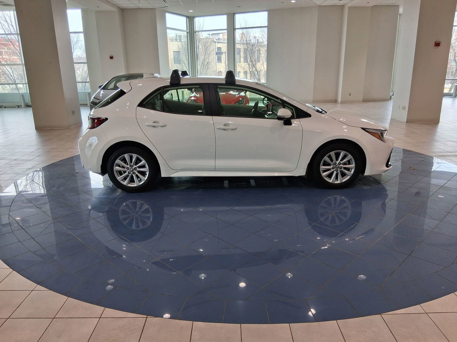 Used 2025 Toyota Corolla SE w/ SE Package image 7