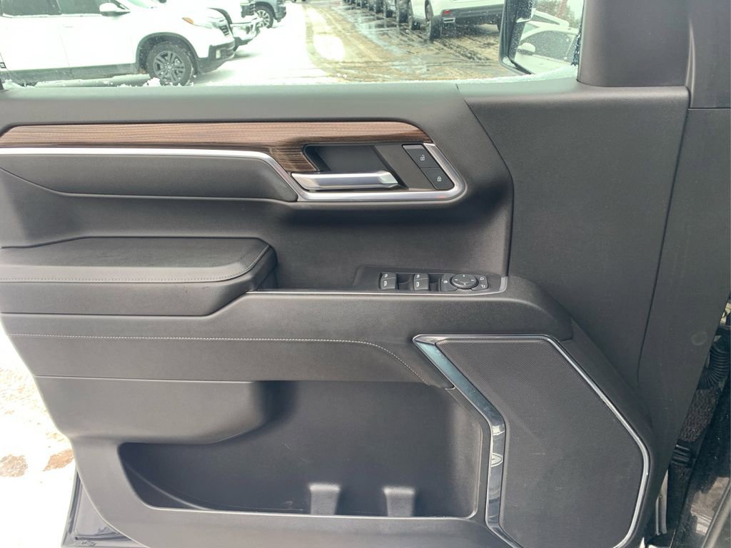 Used 2023 Chevrolet Silverado 1500 LT image 17