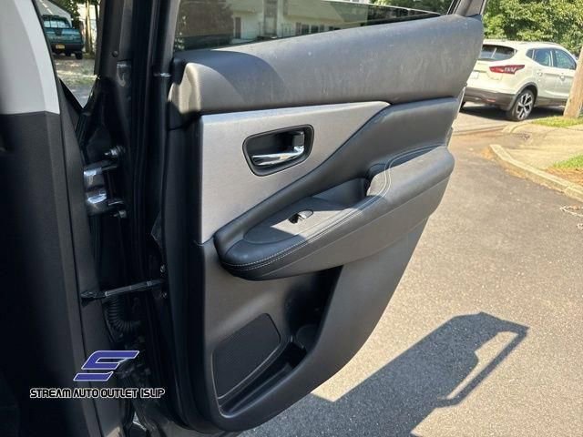 Used 2022 Nissan Murano SL w/ Cargo Package image 16