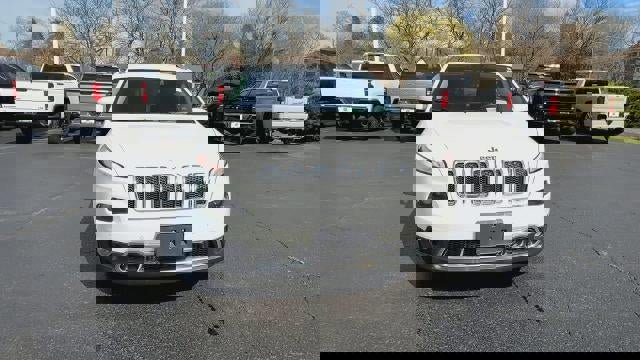 Used 2018 Jeep Cherokee Limited w/ Technology Group image 3