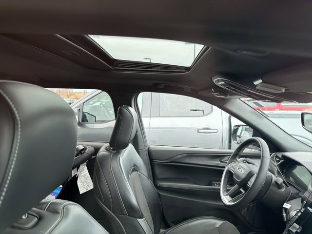 Used 2023 Jeep Grand Cherokee L Altitude image 11