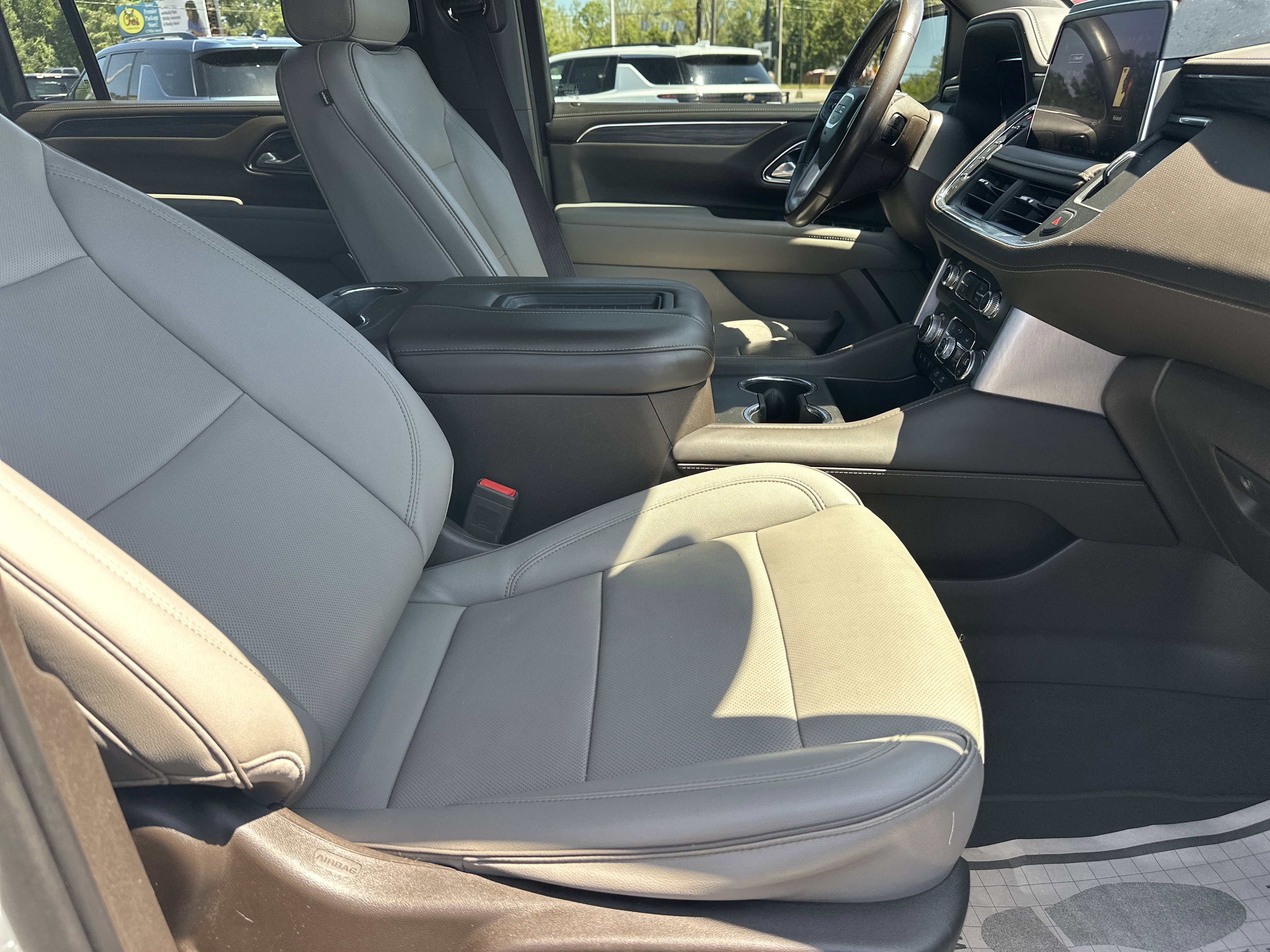 Used 2023 GMC Yukon XL SLT AWD/4WD image 14
