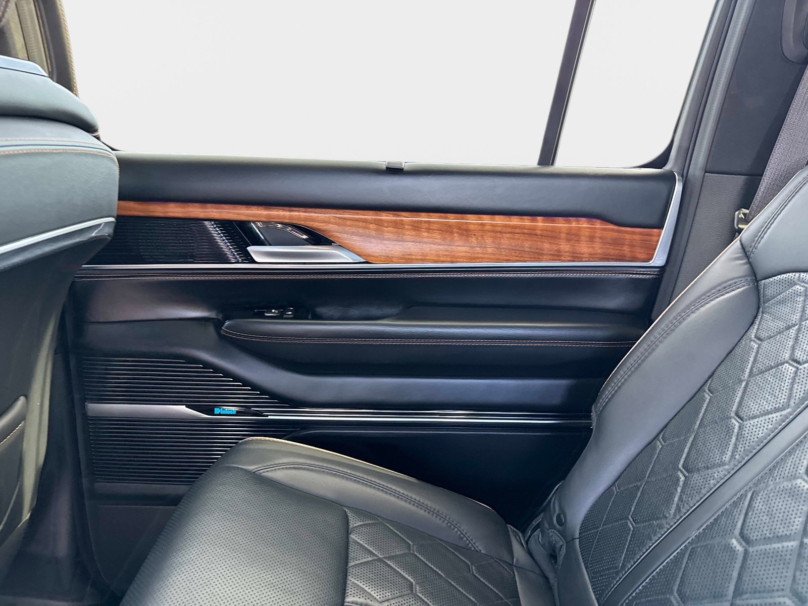 Used 2024 Jeep Grand Wagoneer L Series III image 17