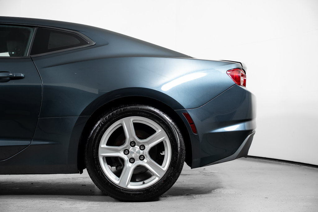Used 2020 Chevrolet Camaro LT w/ Technology Package RWD image 13