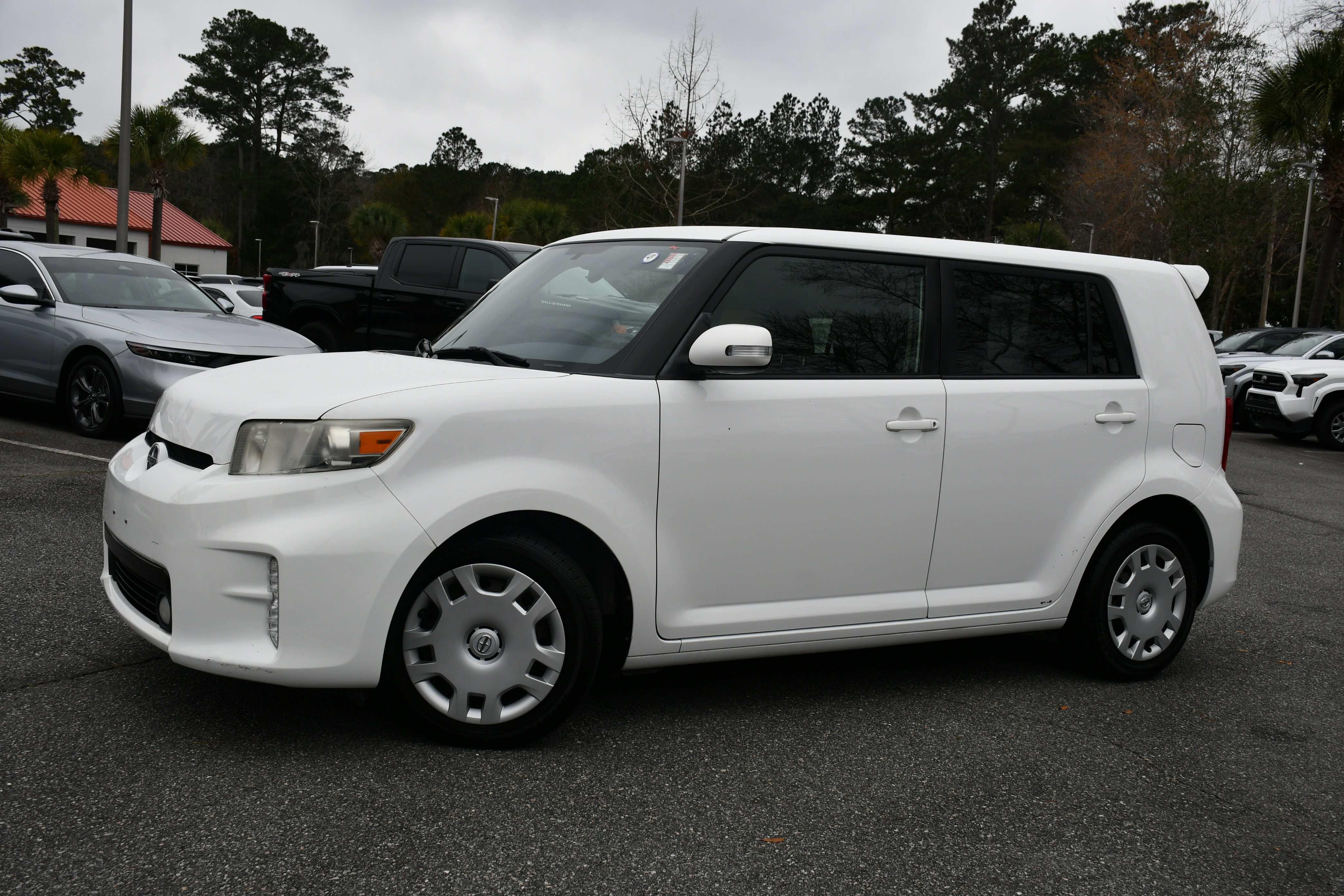 Used 2015 Scion xB image 3