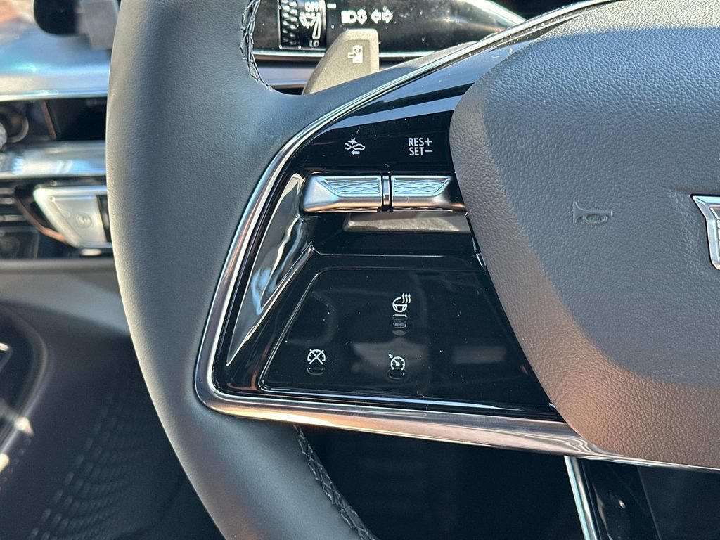 New 2025 Cadillac Lyriq Luxury AWD/4WD image 15