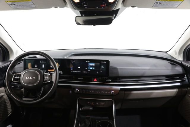 Used 2025 Kia Carnival FWD image 14