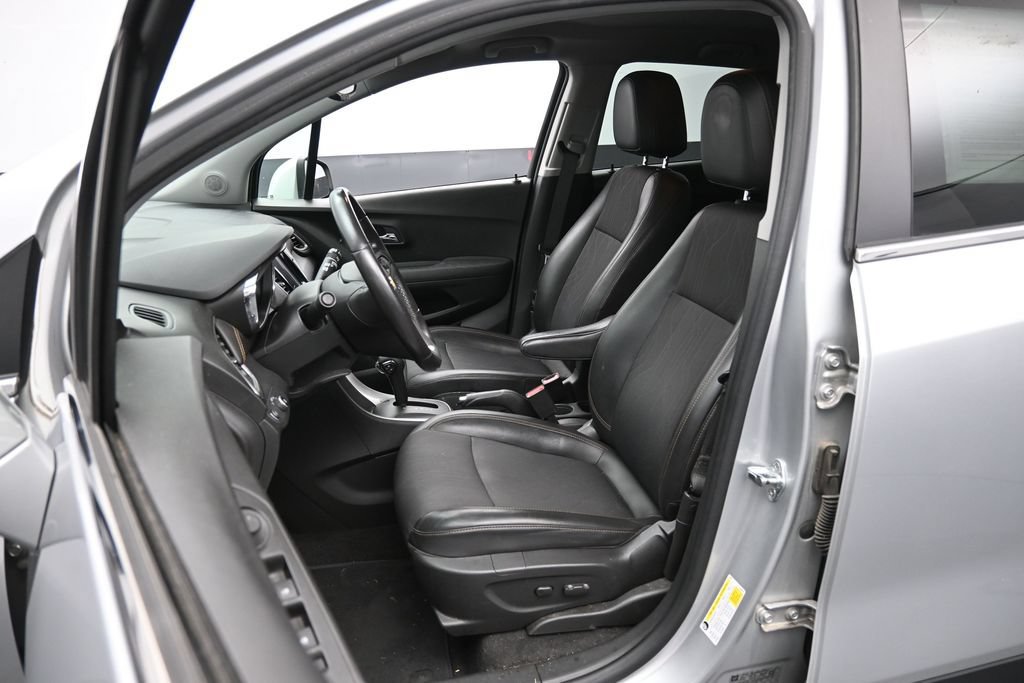 Used 2020 Chevrolet Trax LT w/ LT Convenience Package FWD image 20