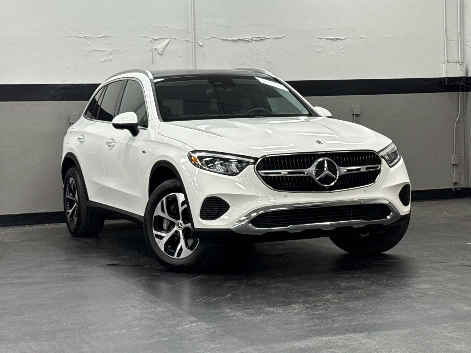 Certified 2025 Mercedes-Benz GLC 350e 4MATIC image 2