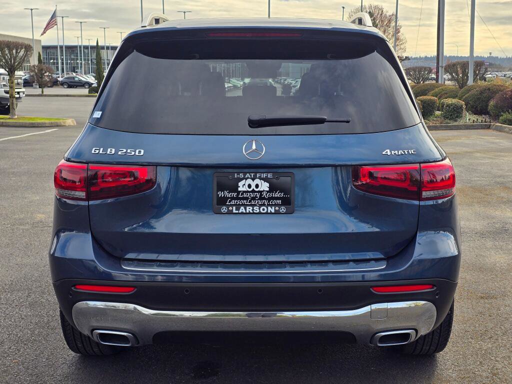 Used 2023 Mercedes-Benz GLB 250 4MATIC w/ Premium Package image 5