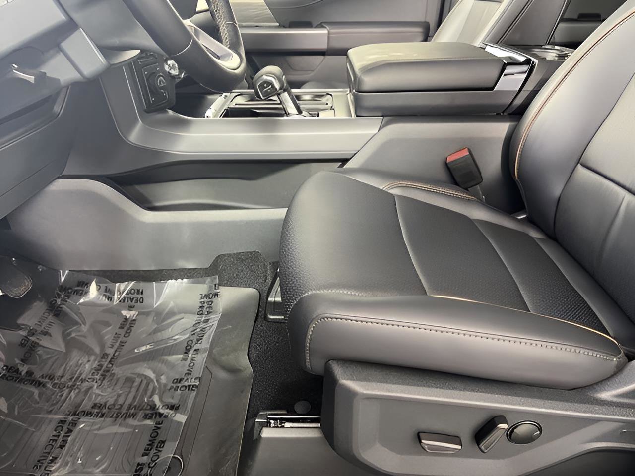 Used 2025 Ford F150 Lariat w/ Equipment Group 501A Mid image 10