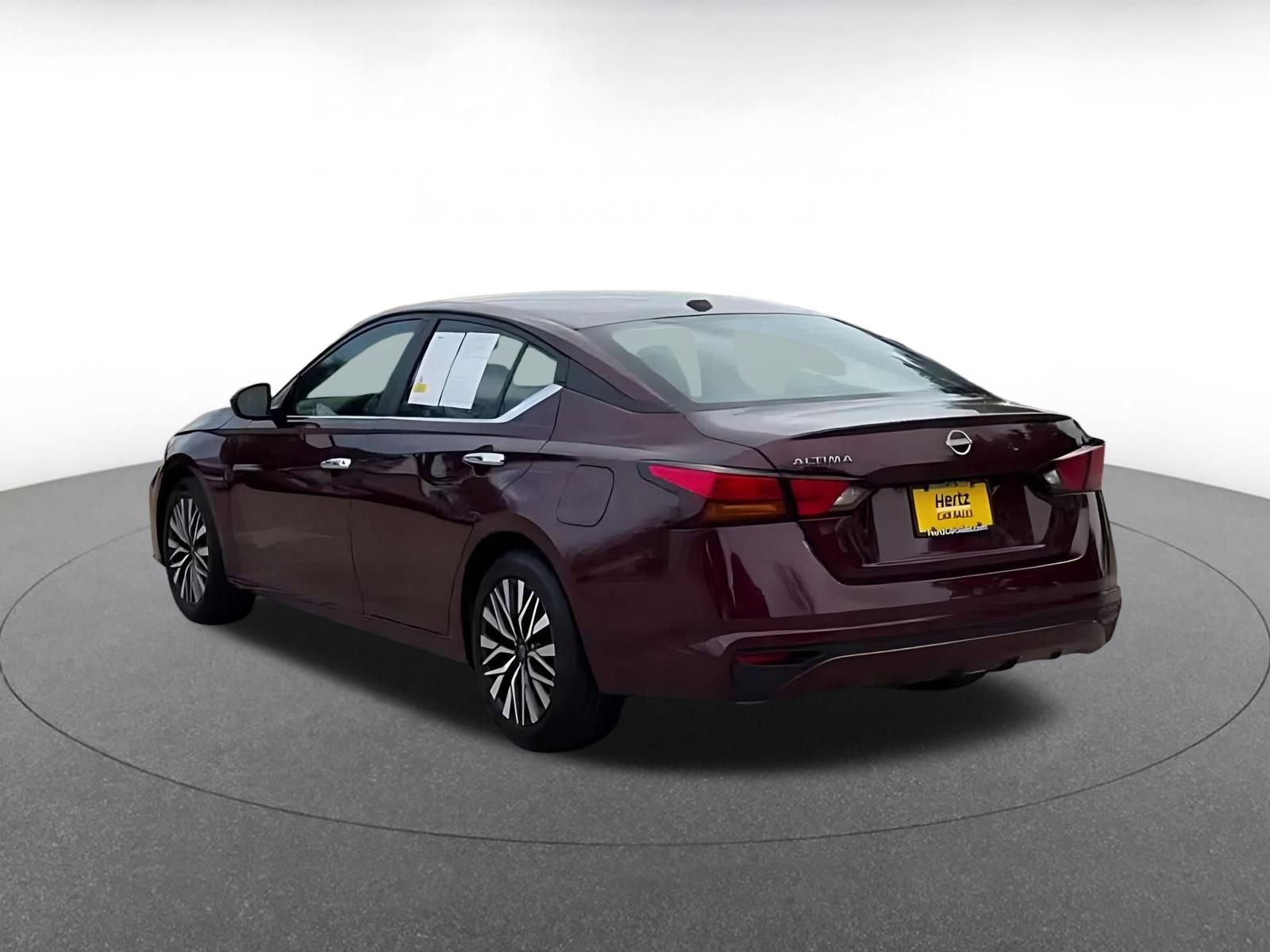 Used 2025 Nissan Altima 2.5 SV image 11