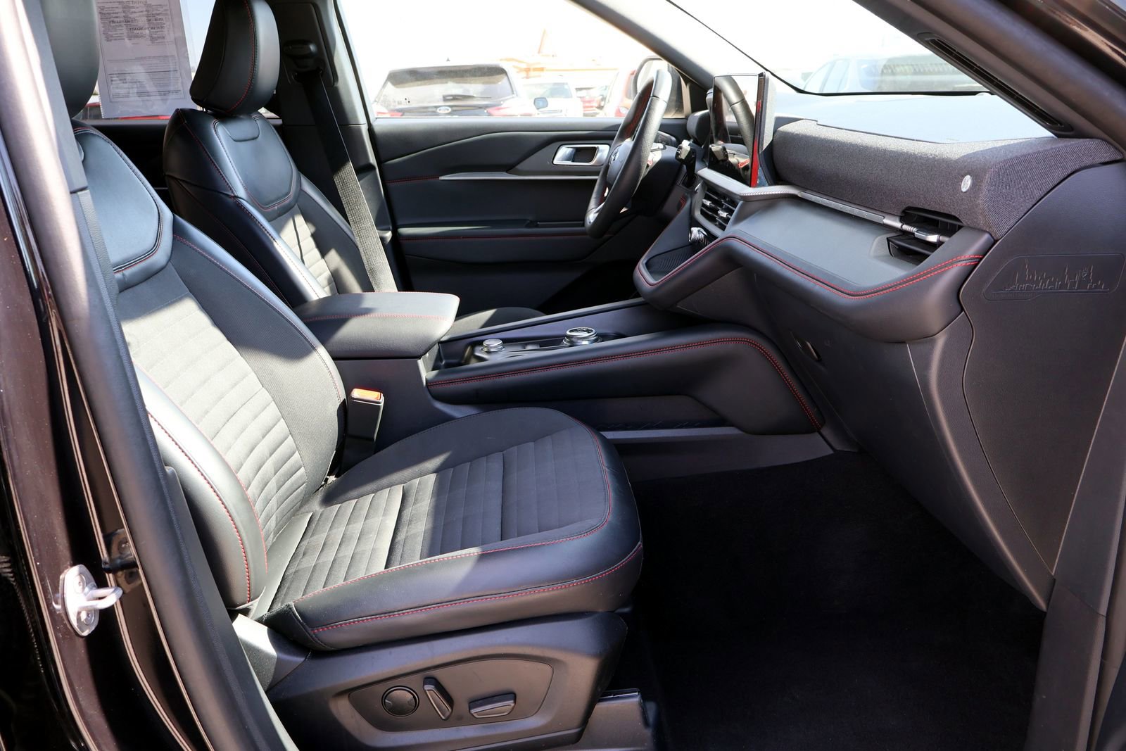 Used 2025 Ford Explorer ST-Line AWD/4WD image 13
