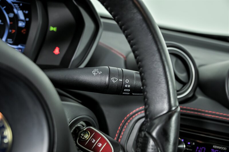 Used 2015 Alfa Romeo 4C Coupe w/ Leather Interior Group RWD image 29