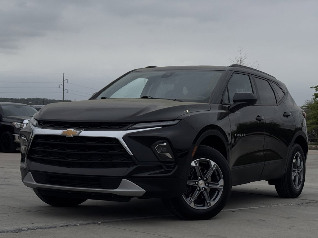 Used 2024 Chevrolet Blazer LT w/ Convenience Package FWD image 2