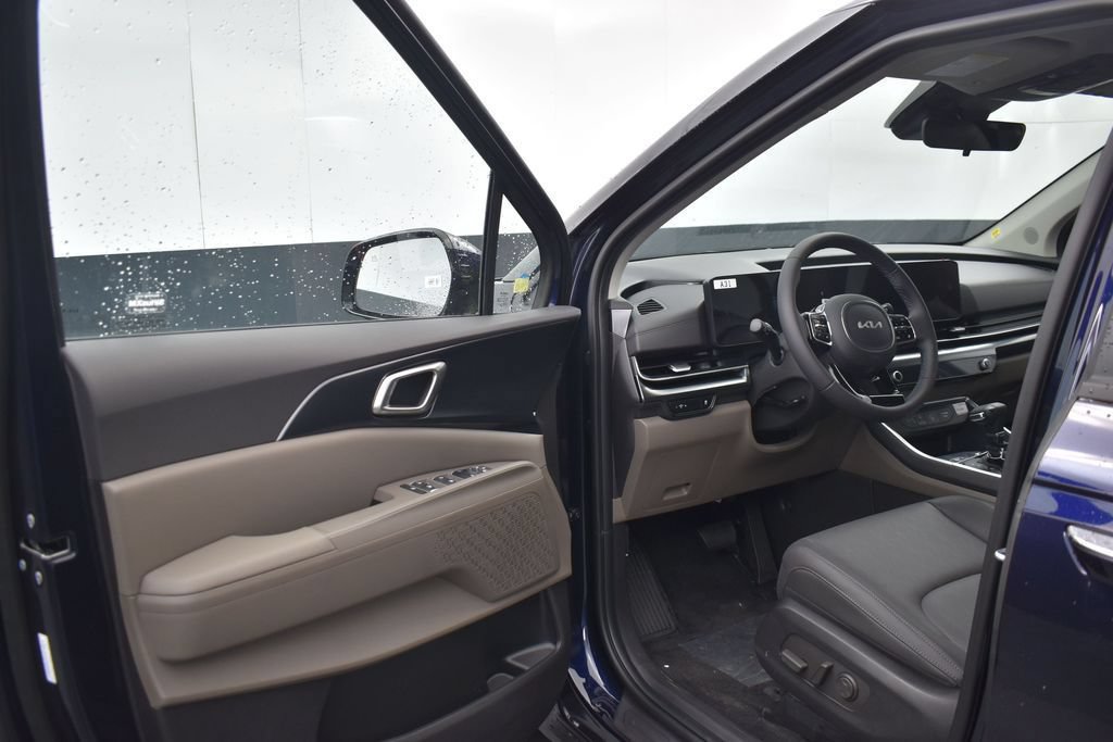 New 2026 Kia Carnival FWD image 8
