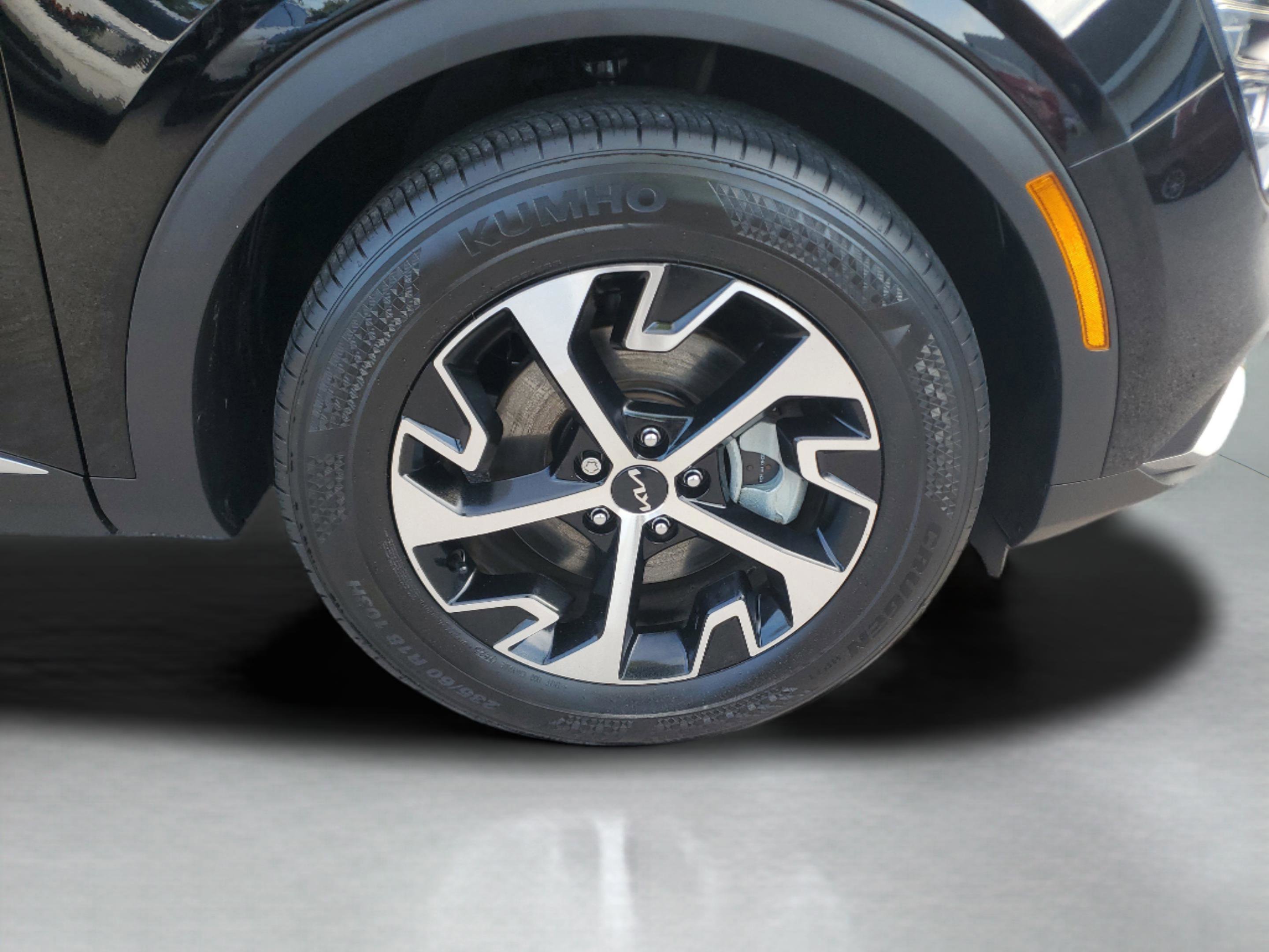 Certified 2024 Kia Sportage EX FWD image 29