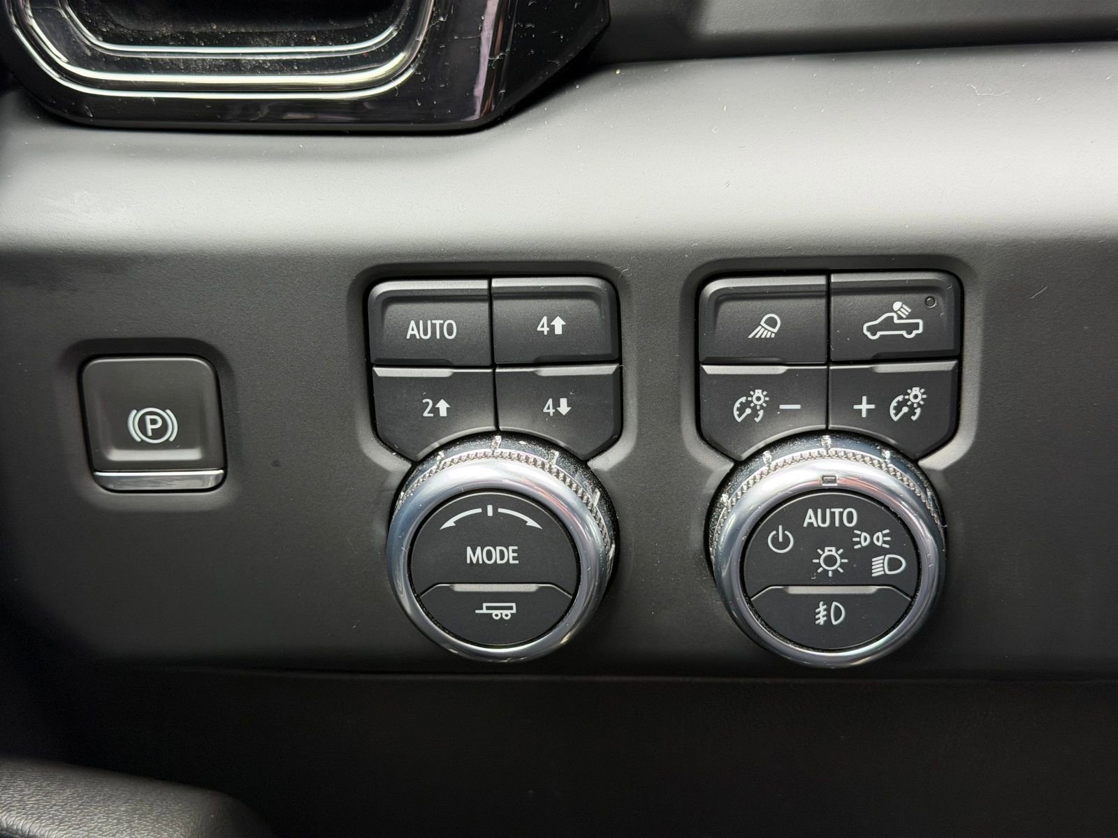 Used 2024 GMC Sierra 2500 AT4 w/ AT4 Premium Plus Package image 12