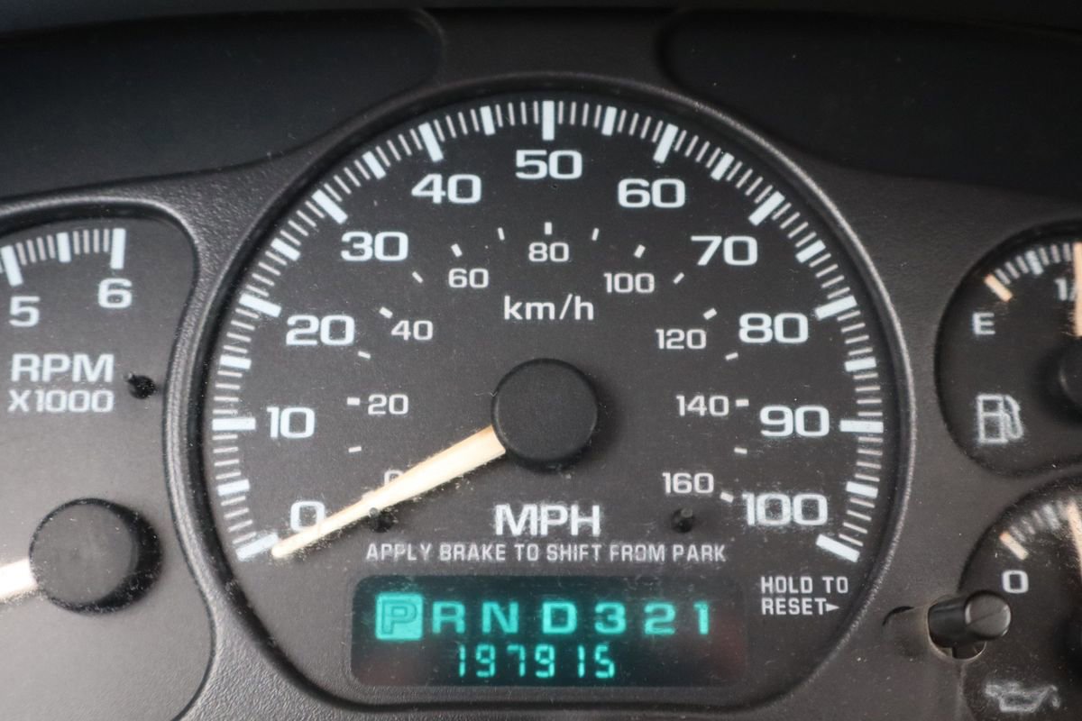 Used 2002 Chevrolet Suburban 2500 LT image 44