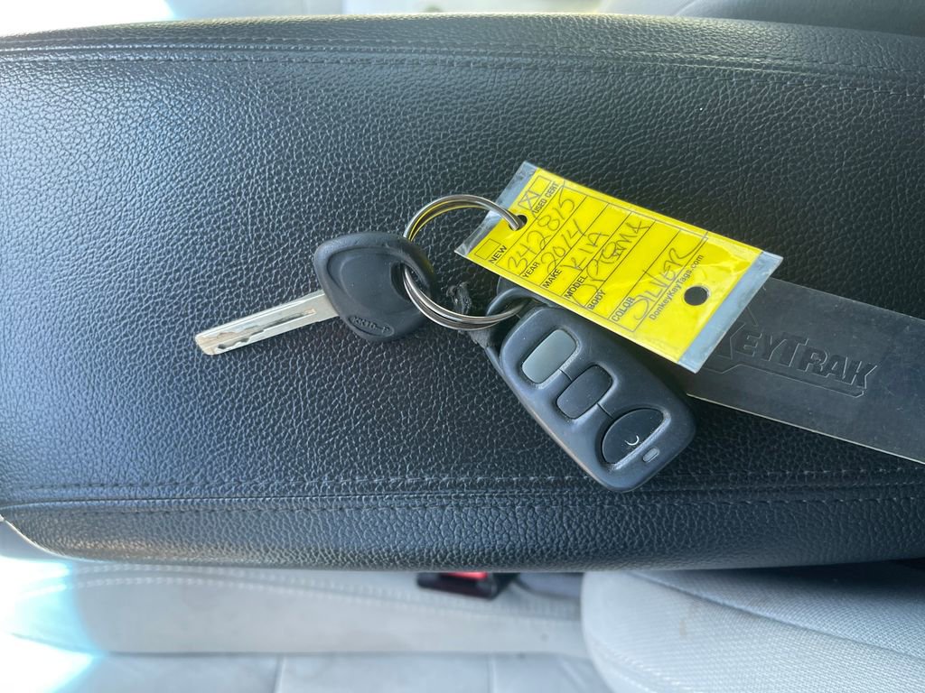 Used 2014 Kia Optima LX FWD image 26