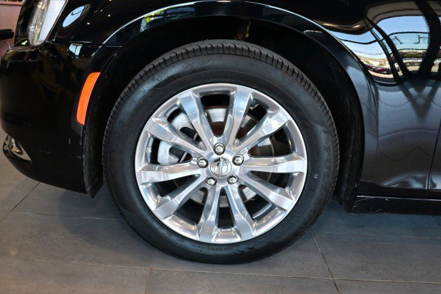 Used 2023 Chrysler 300 Touring AWD/4WD image 40