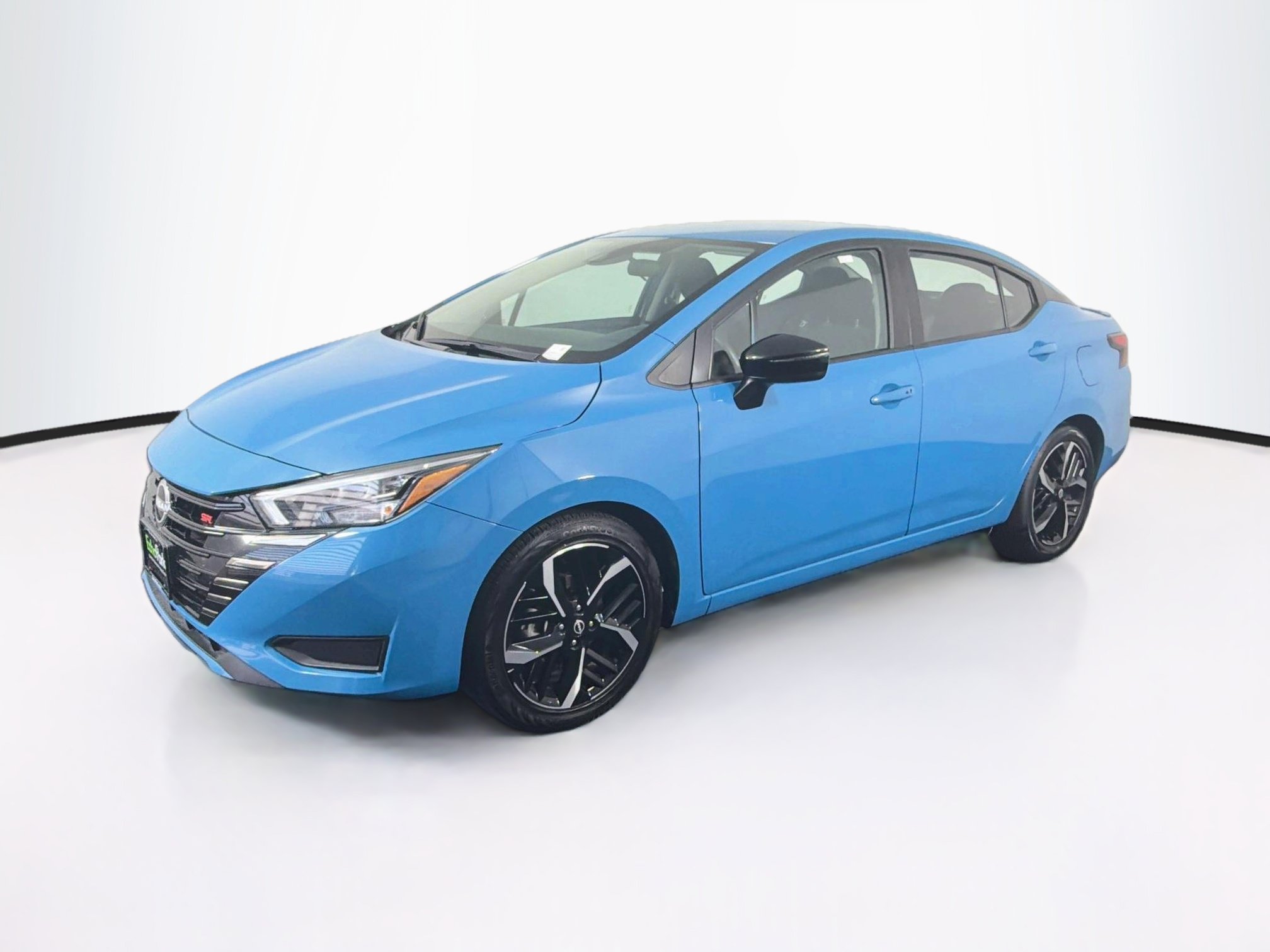Used 2025 Nissan Versa SR FWD image 3