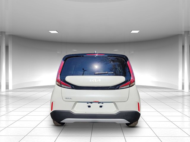 Used 2025 Kia Soul LX image 4
