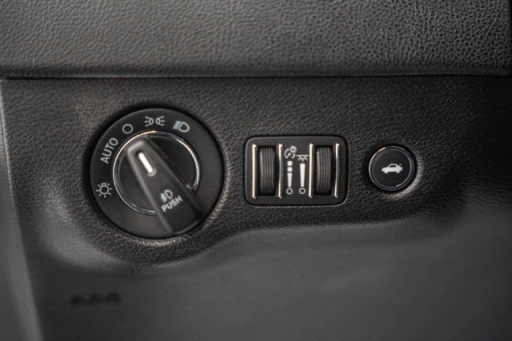 Used 2021 Chrysler 300 S RWD image 40