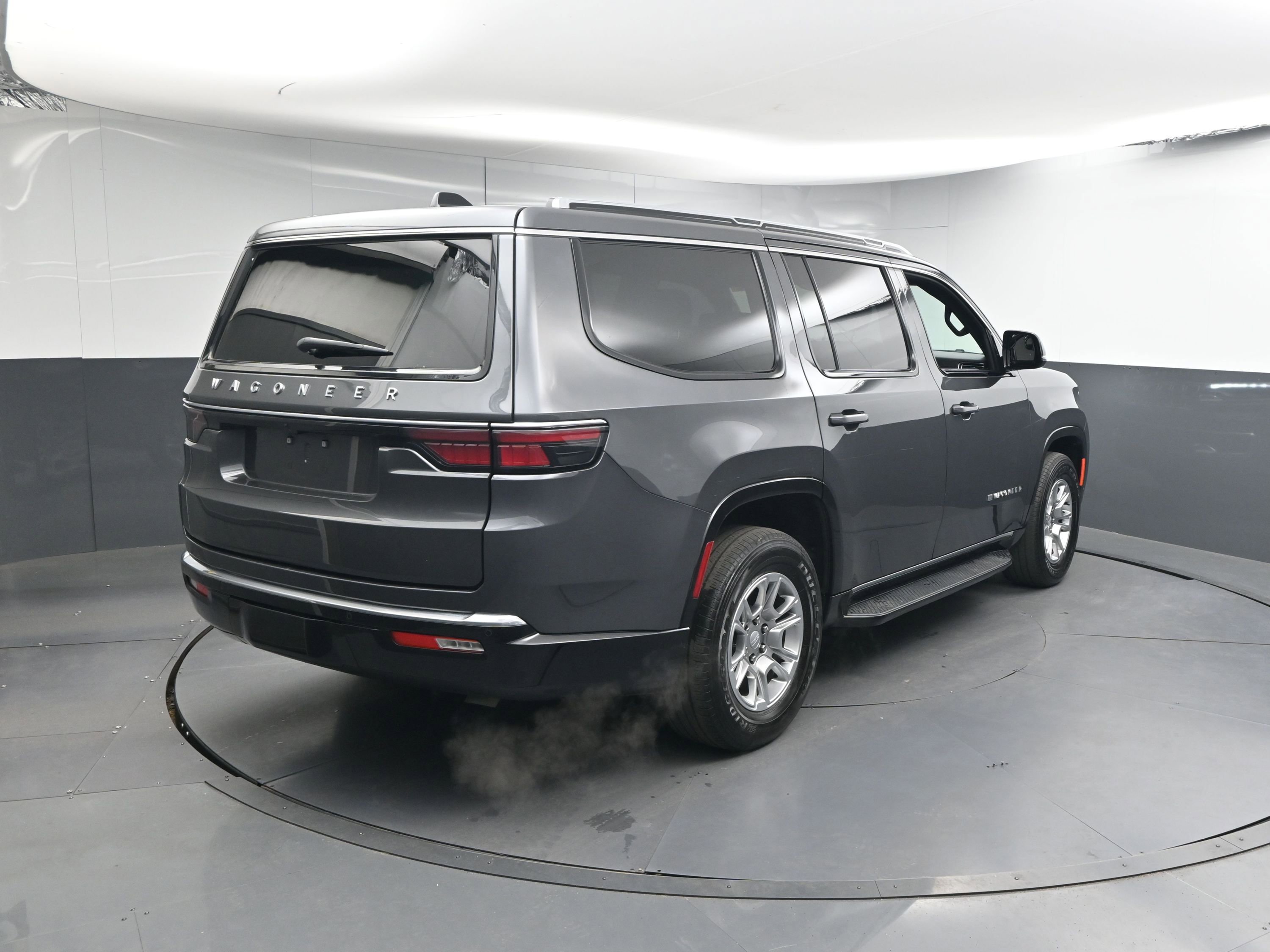 Used 2024 Jeep Wagoneer 2WD image 24