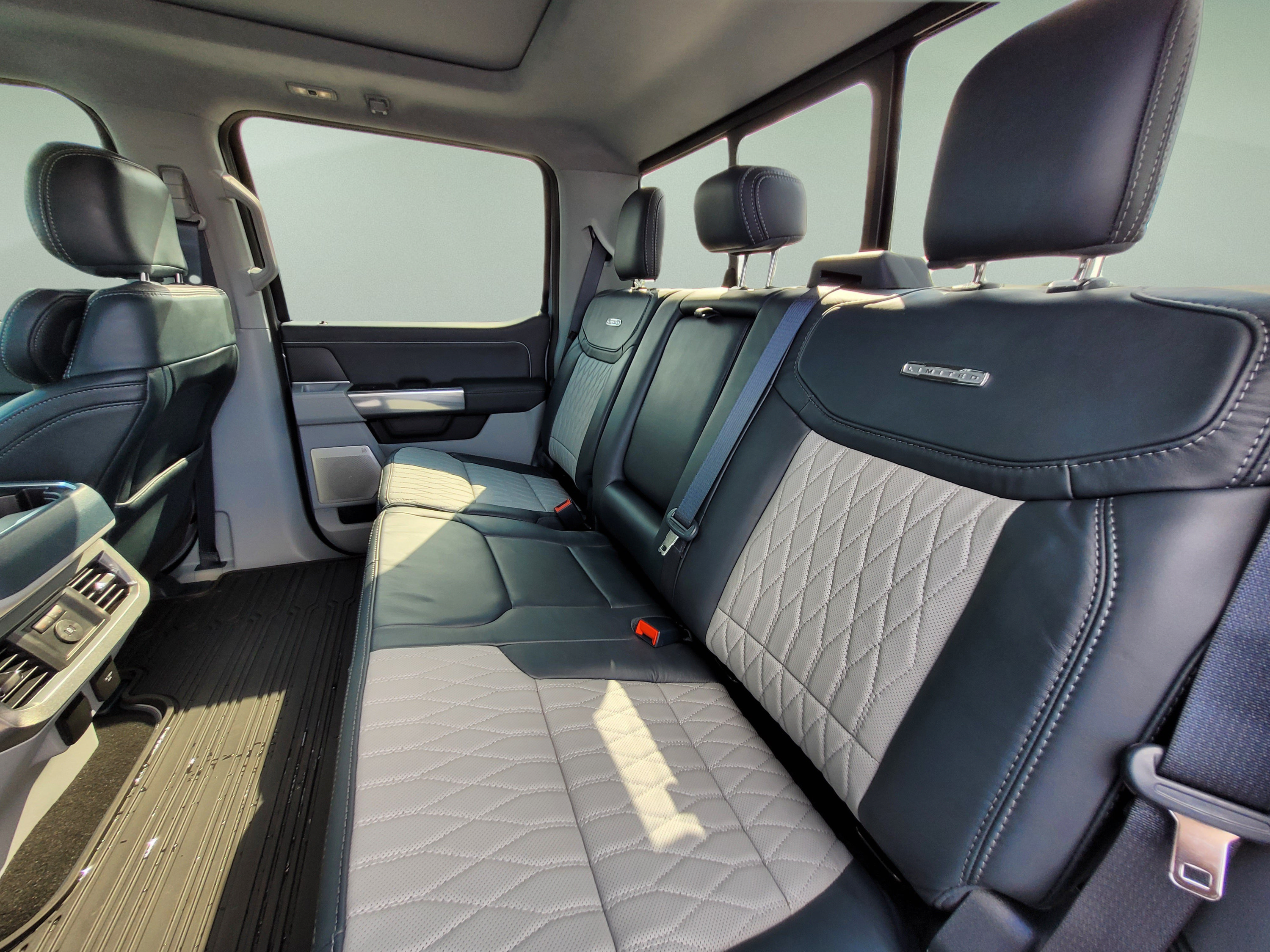 Used 2024 Ford F250 Limited w/ FX4 Off-Road Package AWD/4WD image 16