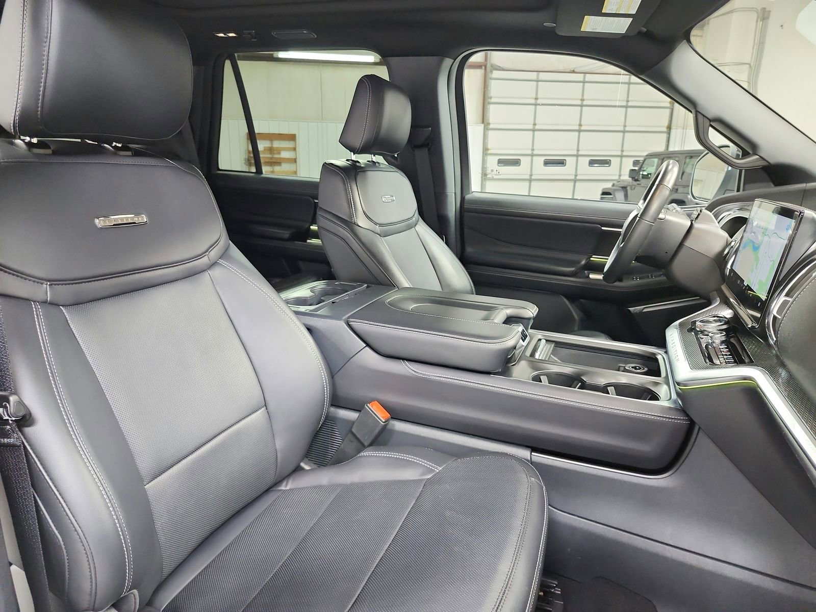 Used 2025 Ford Expedition Platinum w/ Stealth Appearance Package image 40