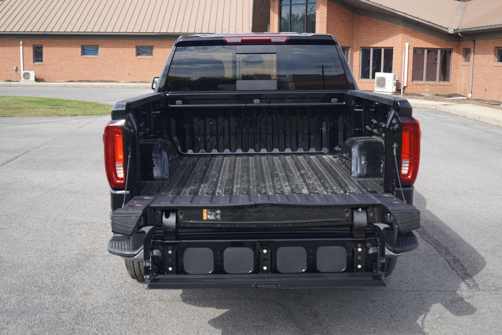 New 2026 GMC Sierra 1500 SLT w/ SLT Premium Package image 6