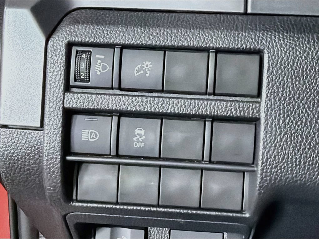 Used 2025 Toyota Tacoma SR5 AWD/4WD image 15