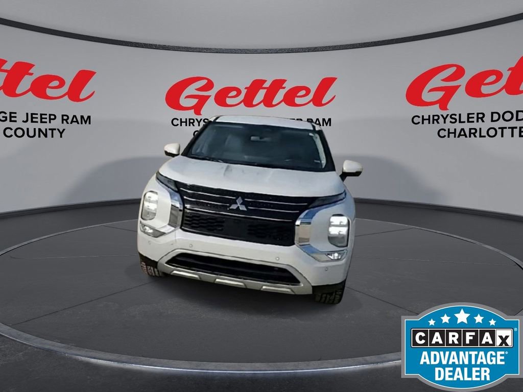 Used 2024 Mitsubishi Outlander SE image 3
