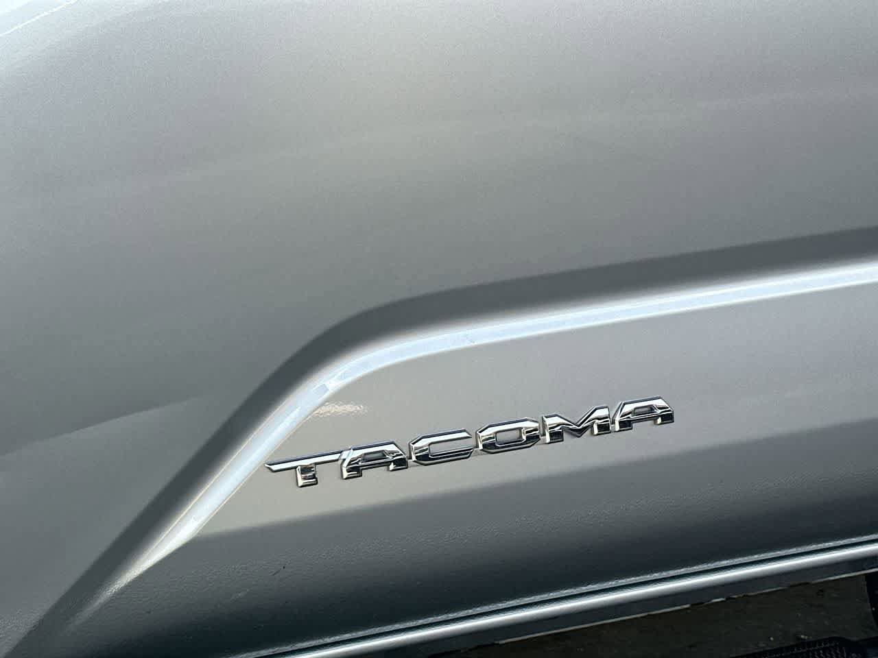 Used 2025 Toyota Tacoma SR5 RWD image 10